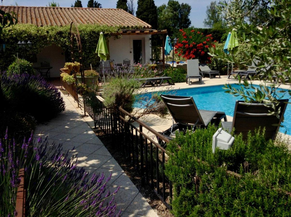 Logis Hotel Restaurant Hostellerie De La Tour Fontvieille Exterior foto